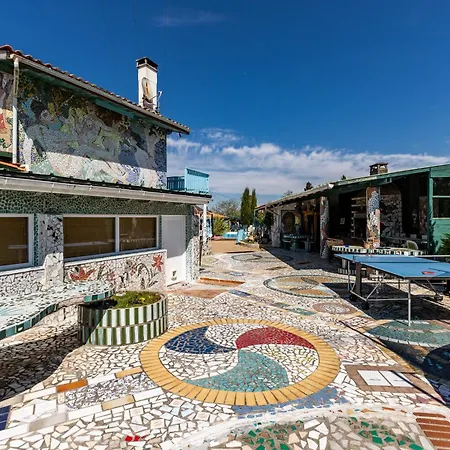 1 A La Maison Mosaic
