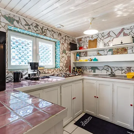 1 A La Maison Mosaic *